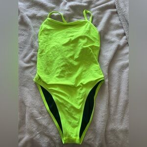 Jolyn “dayno 2” one piece. SIZE 32.